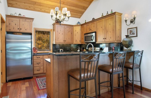 Avon House | Wonderful Mountain Home, Hot Tub, Complimentary Shuttle to Slopes