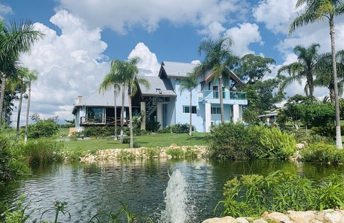 Bofete House | Idyllic Landscapes with Pool and Pet-Friendly Comfort