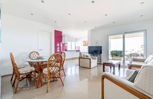 Ameijeira Condo | Wonderful Ocean View Beach Apartment