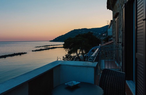 Pioppi Apartment | Seaside Suite la Concha: Ideal for Up to 4 Guests