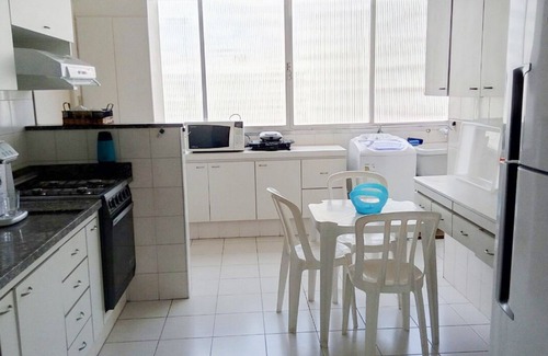 Centro Apartment | Seafront Comfort for 10 in Guarujá - Guest Rated 9.8