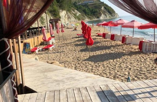 Byala Apartment | Oceanfront One-Bedroom Apartment with Pool & Breakfast