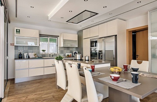 Tunes Villa | Private Villa with Pool, Ocean View & Modern Amenities