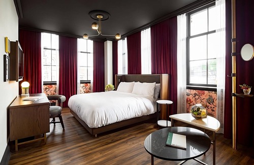 Riverside Hotel | Inviting Hotel with Rooftop Bar Near Distillery District