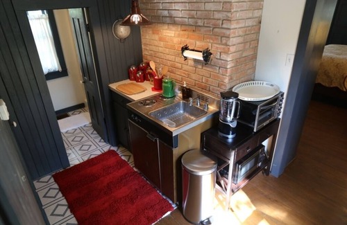 Brenham Cottage | Top-Rated Retreat Between Brenham and Round Top