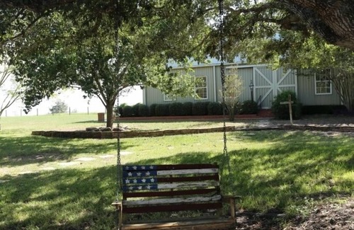 Brenham Cottage | Top-Rated Retreat Between Brenham and Round Top