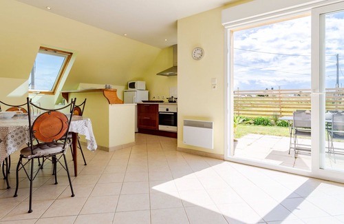 Anneville-sur-Mer House | Wonderful private villa for 4 guests with TV, terrace and pets allowed