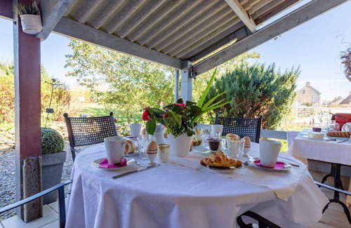 Longues-sur-Mer House | Inviting Private Villa for 7 with Ocean View and Pet Friendly