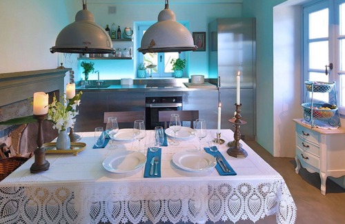 Donego Villa | Inviting Private Villa for 4 with Lake Views and WIFI