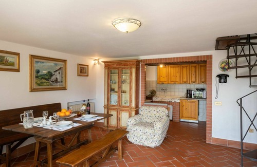 Poggio di Loro House | Inviting Villa for 6 with Private Pool and Terrace