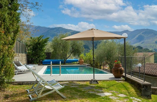 Poggio di Loro House | Inviting Villa for 6 with Private Pool and Terrace