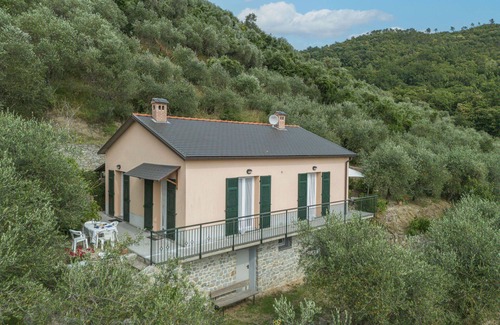 Sestri Levante House | Private Villa for 4 with Ocean View, A/C & Great Amenities