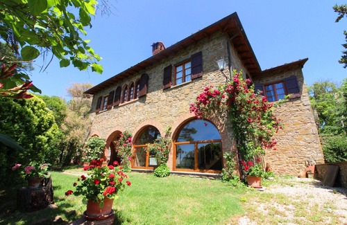 Monte San Savino Villa | Wonderful private villa for 10 guests with private pool, WIFI, TV, pets allowed and parking