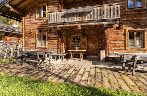Untertauern House | Elegant Private Villa for 18 with WIFI, Kitchen & Spa