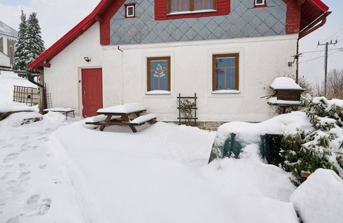Prichovice House | Cozy Private Villa for 7 with WIFI, TV, and Spa Access