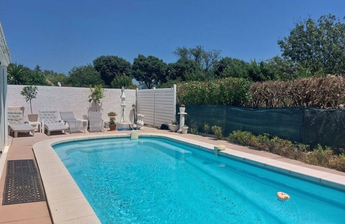 Sollies Pont House | Relaxing Private Villa with Pool, Ocean View & Pet-Friendly