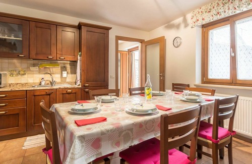 San Leonardo House | Private Villa for 8: WiFi, Kitchen & Family-Friendly Amenities