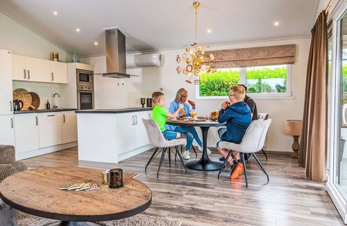 Bovenkarspel House | Private Villa for 5 with WIFI, Terrace & Parking Available