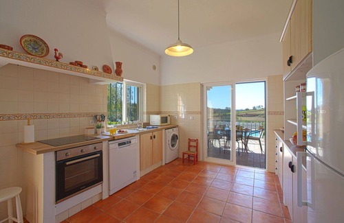 Monte Raposo Villa | Wonderful private villa for 6 people with WIFI, private pool, TV and patio