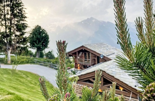 Saint-Pierre-de-Clages House | Wonderful private villa for 8 guests with WIFI, hot tub, TV, terrace, pets allowed and parking