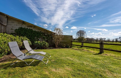 Saint-Sauveur-le-Vicomte House | Charming Private Villa for 4 with Ocean View & Amenities