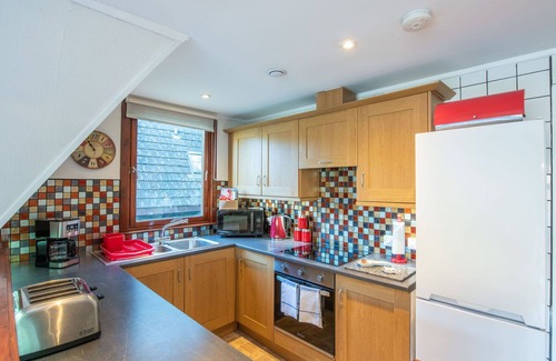 South Laggan House | Inviting Private Villa with Hot Tub and Scenic Lake Views