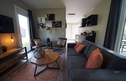 IJhorst House | Inviting Villa for 4 with Pool, WIFI, and Child-Friendly Amenities