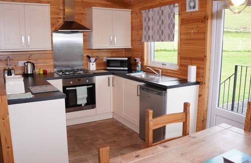 Kinross House | Delightful Private Villa with Lake View, Pets Welcome