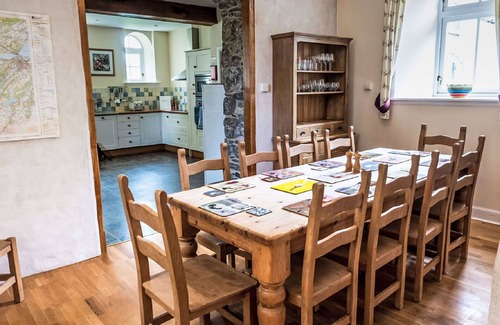 Glen Urquhart House | Wonderful private villa for 10 people with WIFI, TV, terrace, pets allowed and parking