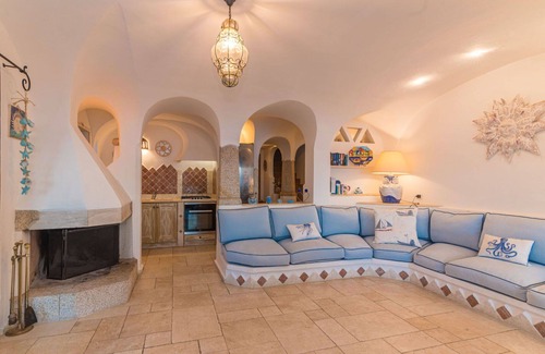 Cannigione House | Private Villa for 8 with Ocean View and Pet-Friendly Amenities
