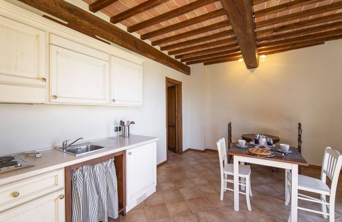 Lucignano House | Elegant Private Villa for 10 with Pool and Hot Tub