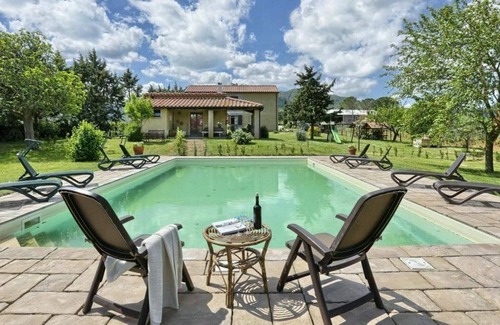 Pomarance Villa | Inviting Private Villa with Pool, Ocean Views & WIFI