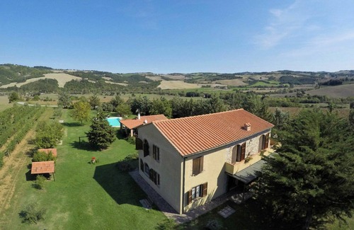 Pomarance Villa | Inviting Private Villa with Pool, Ocean Views & WIFI