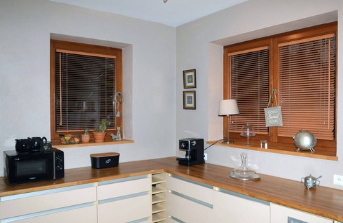 Wieliczka House | Inviting Villa for 7 with Hot Tub and WIFI Access