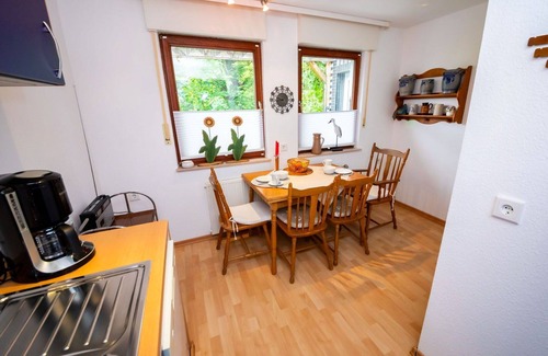 Marsberg House | Cozy Villa for 4 with WIFI, Terrace & Pet-Friendly Options