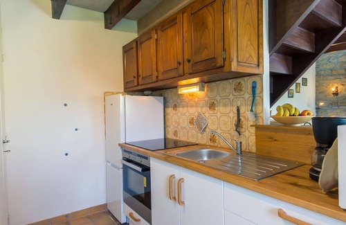 Sizun Villa | Private Villa for 5 with Lake View, Pets Welcome & WIFI