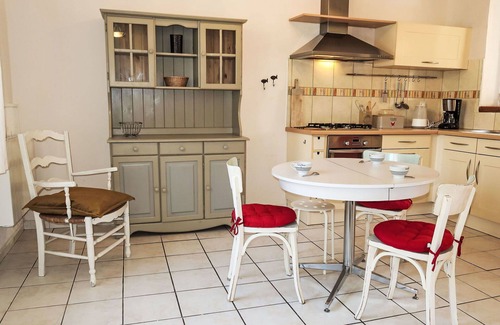 Le Ru House | Inviting Private Villa for 5 with Ocean View & WIFI