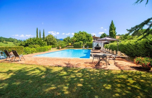 Bibbiena Villa | Inviting Private Villa with Pool, Pets Welcome and WIFI
