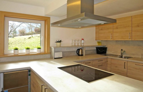 Hippach House | Spacious Villa for 20 with WIFI, Terrace & Family Amenities