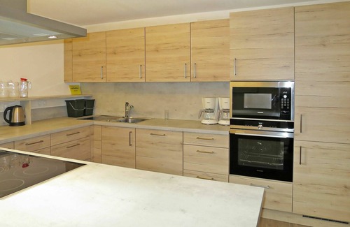 Hippach House | Spacious Villa for 20 with WIFI, Terrace & Family Amenities