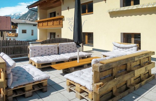 Schnann House | Inviting Private Villa for 10 with WIFI and Terrace