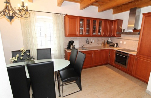 Sonov Villa | Private Villa for 6: Pool, WIFI & Relaxing Terrace