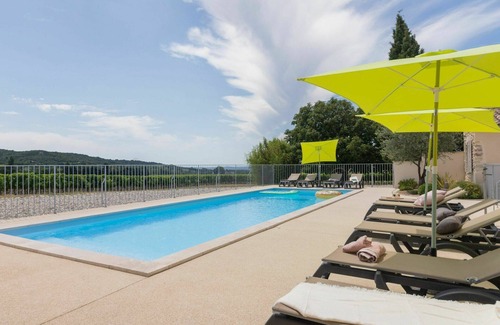 Valreas House | Spacious Private Villa for 15 Guests with Pool & A/C