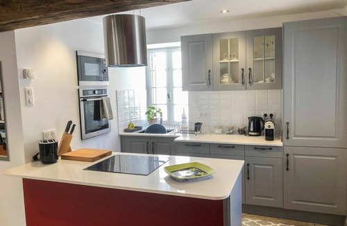 Viviers House | Inviting Private Villa for 4 with WiFi, Pets Welcome