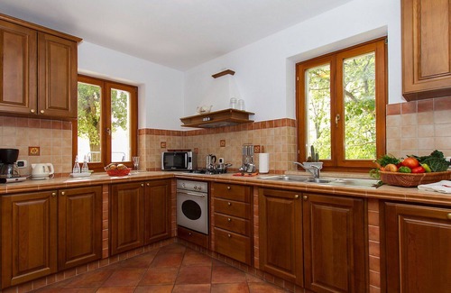 Stanisovi Villa | Elegant Villa for 10 with Pool, Ocean View & Strong WiFi