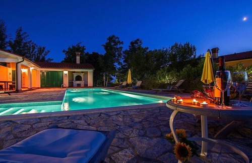 Stanisovi Villa | Elegant Villa for 10 with Pool, Ocean View & Strong WiFi