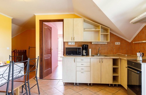 Balatonfenyves House | Relaxing Private Villa for 10 with Lake Views and Pets Welcome