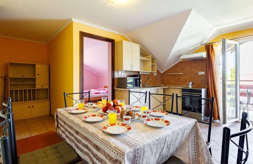 Balatonfenyves House | Relaxing Private Villa for 10 with Lake Views and Pets Welcome