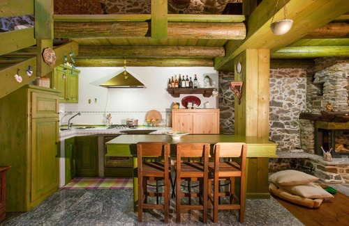 Dazio House | Charming Private Villa with Hot Tub, Pets Welcome & WIFI