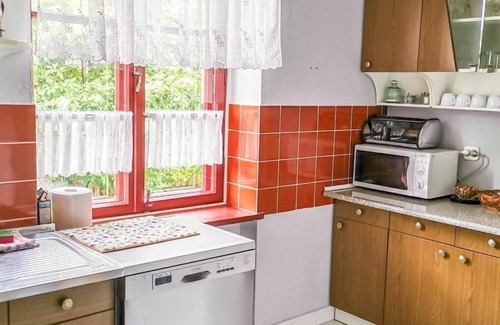 Ogonki House | Beautiful Villa for 6 with Lake View and Spa Amenities